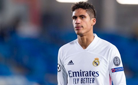 Chelsea đại chiến với MU hè tới vì Varane