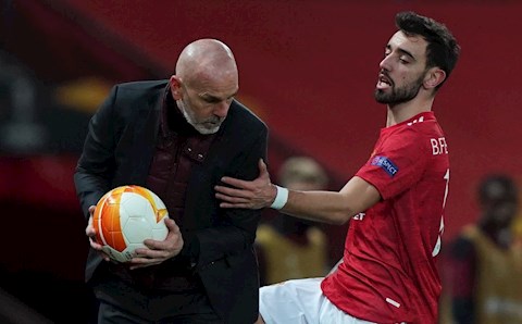 HLV Milan hài lòng với trận hòa kịch tính trước MU