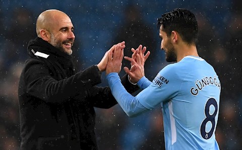 Thầy trò Guardiola hạ đẹp Bruno Fernandes ở cuộc bình chọn hay nhất tháng
