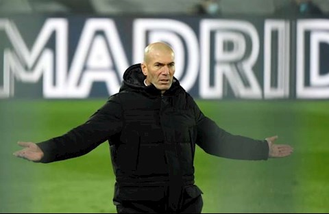 Zidane nói gì khi Real bị từ chối 1 quả penalty trước Elche?