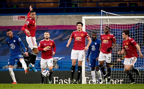 Carragher ca ngợi tinh thần dũng cảm của MU trước Chelsea