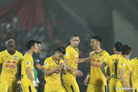 Xuân Trường có cơ hội giải thích về màn đấu khẩu với trung vệ Kim Dong Su