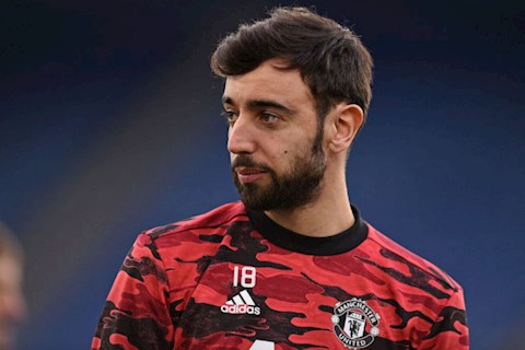 Bruno Fernandes bị đồng đội cà khịa với tấm ảnh chế dán ngay trong phòng thay đồ