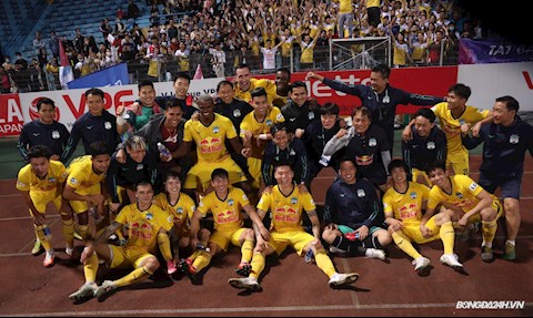 Lần gần nhất CLB HAGL dẫn đầu BXH V-League là khi nào?