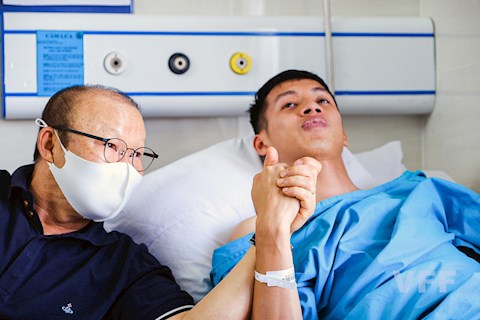 VIDEO: Hùng Dũng lạc quan, động viên ngược lại HLV Park Hang Seo