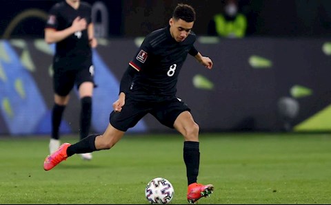 Muller ủng hộ đàn em kỳ tài bỏ Anh chọn Đức