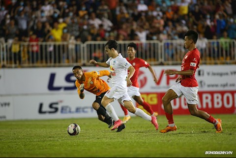 VIDEO: Văn Toàn xử lý kỹ thuật, nhân đôi cách biệt cho HAGL trước TP.HCM