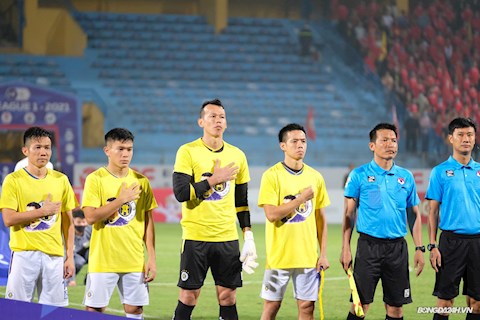 Văn Quyết nhắn nhủ Hùng Dũng sau màn tri ân xúc động của Hà Nội