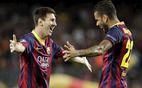 Hỏi đáp cùng Dani Alves: Ronaldo và Messi, ai xuất sắc hơn?