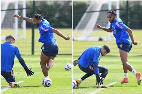 Aubameyang khiến NHM mắt tròn mắt dẹt sau pha xử lý xuất thần