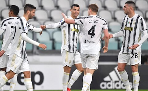 Vì Ronaldo, sao Juventus bị đẩy ra đường?