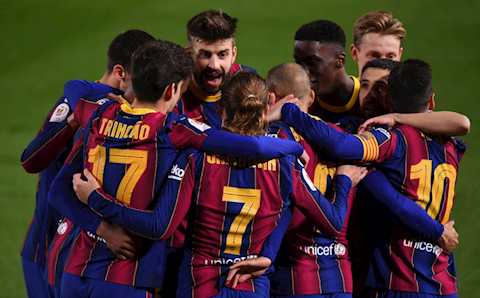 Ngược dòng thần thánh trước Sevilla, Barca còn dạy đối phương học cách tôn trọng