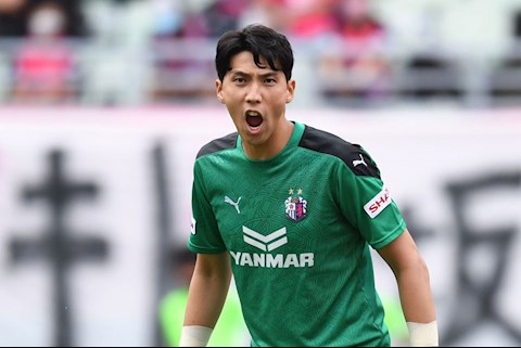 2 pha tấu hài cực mạnh của kình địch Văn Lâm khiến Cerezo Osaka thua trận