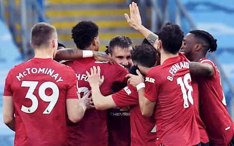 Solskjaer đã thắng trong cuộc đấu trí với Guardiola bằng cách dùng McTominay và Fred cực dị