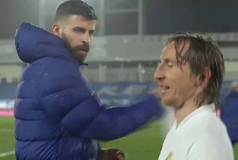 Luka Modric và Gerard Pique suýt choảng nhau sau trận Siêu kinh điển