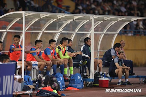 Băng ghế dự bị của Than Quảng Ninh tan hoang chỉ sau hiệp một