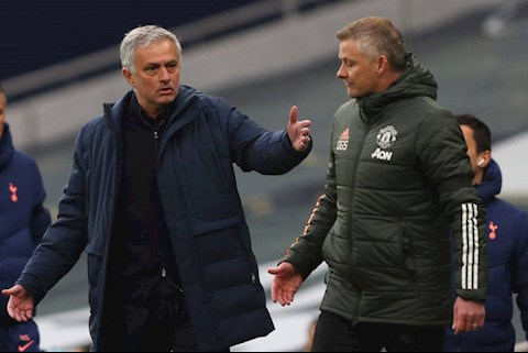 VIDEO: Mourinho khẩu chiến dữ dội với Solskjaer: Son may mắn vì không có bố như Ole