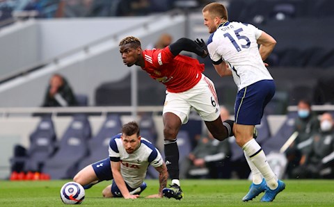 Pogba nhảy múa với trái bóng trước khi kiến tạo cho Greenwood