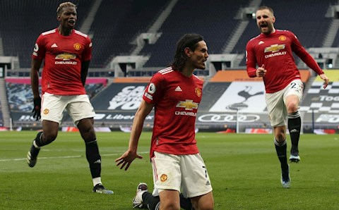 ‘Man United may mắn vì có Cavani’