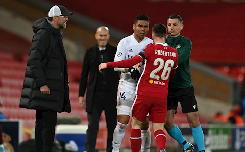 Zidane cười tươi rói khi học trò trả thù cho đồng đội