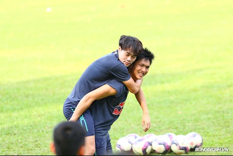 Văn Toàn mãn nguyện khi được Tuấn Anh gánh