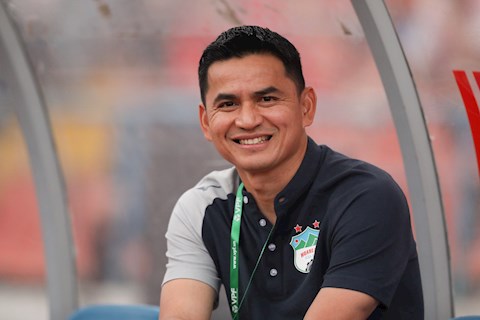 HLV Kiatisuk phân vân về băng thủ quân của HAGL