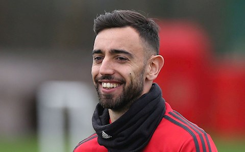 Bruno Fernandes không trả lời những câu hỏi của fan về… penalty