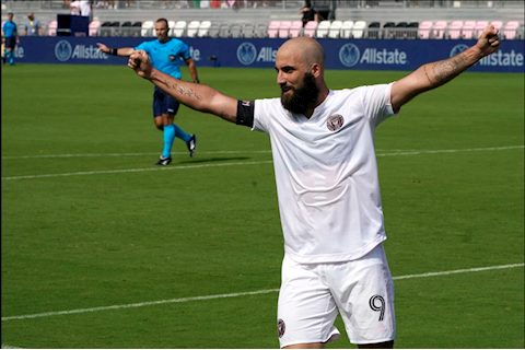 NHM bất ngờ với diện mạo mới của Nani và Gonzalo Higuain