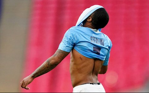 Pep Guardiola có một vấn đề mang tên Raheem Sterling