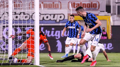 Lukaku bỏ lỡ không tưởng, Inter Milan phải chia điểm