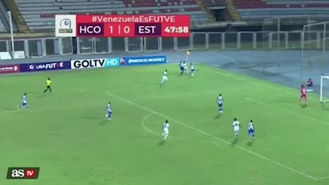 VIDEO: Bàn phản lưới nhà siêu thực nhất lịch sử bóng đá thế giới