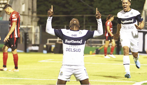 VIDEO: Bàn thắng lạ lùng nhất lịch sử bóng đá thế giới