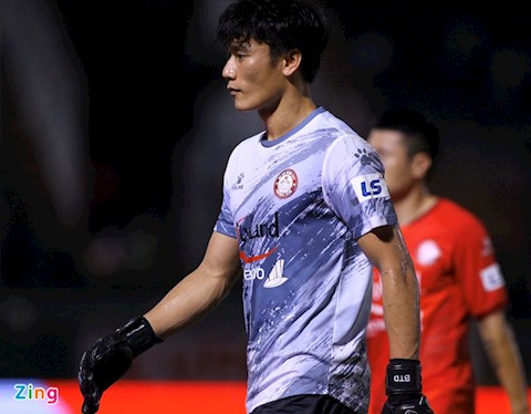 VIDEO: Toàn cảnh màn tái xuất của thủ môn quốc dân Bùi Tiến Dũng