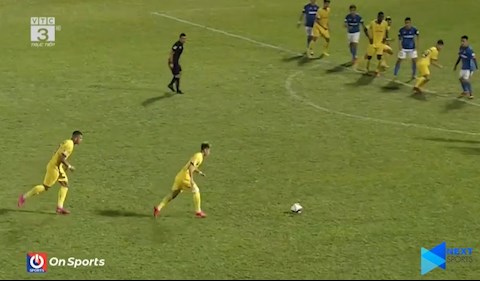 VIDEO: Hoàng Xuân Tân sút phạt như CR7