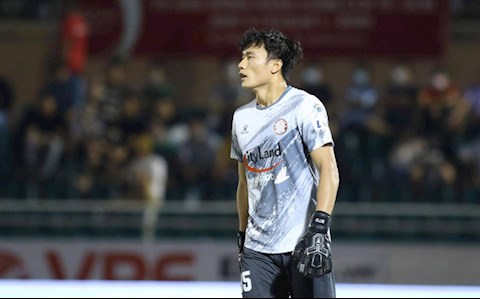 VIDEO: Thủ môn Bùi Tiến Dũng kiến tạo ở cự ly hơn 70m cho Lee Nguyễn ghi bàn