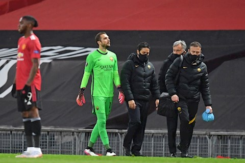 Điều khó tin xảy ra ở trận MU vs Roma