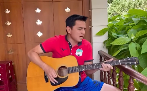 VIDEO: Kiatisuk đàn hát Như có Bác Hồ trong ngày vui đại thắng mừng ngày 30/4