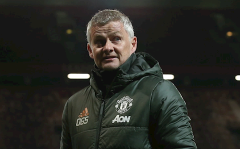 Hạ Brighton, Solskjaer phán xử tương lai De Gea