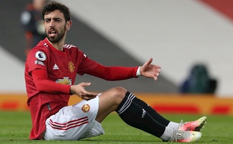 Huyền thoại MU: Bruno chỉ giỏi nằm sân ăn vạ