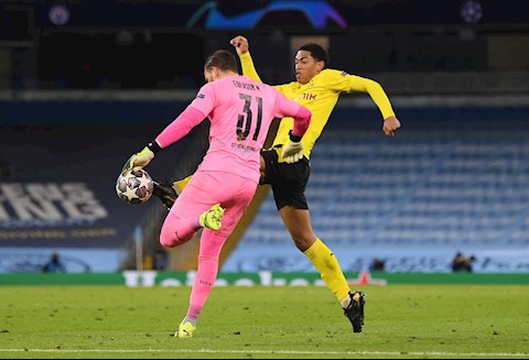 Trọng tài bỏ qua 2 quả 11m ở trận Man City 2-1 Dortmund?