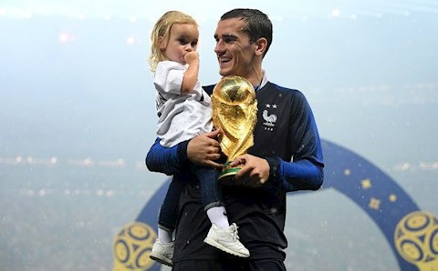 Khó tin: 3 nhóc nhà Griezmann sinh nhật cùng 1 ngày