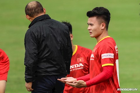 ĐT Việt Nam đội mưa luyện công