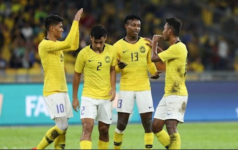 VIDEO: Tuyển thủ Malaysia ẩu đả để ... mừng sinh nhật HLV trưởng