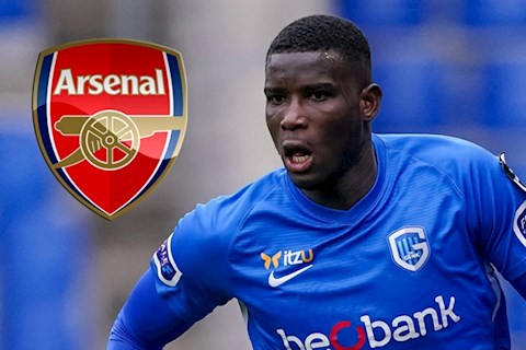 Tiền đạo cao hơn 2 mét bất ngờ tỏ tình với Arsenal