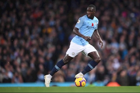 Chelsea tấu hài: Điền nhầm tên... Benjamin Mendy vào đội hình