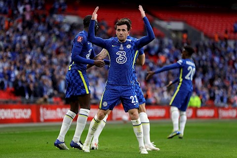 Góc phong thủy: Chelsea cứ mặc áo mới đá chung kết là thua