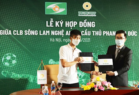 CHÍNH THỨC: Phan Văn Đức gia hạn hợp đồng với SLNA