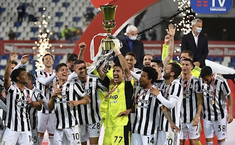 Cây trường sinh Buffon giành chức vô địch Coppa Italia với cả 2 cha con nhà Chiesa