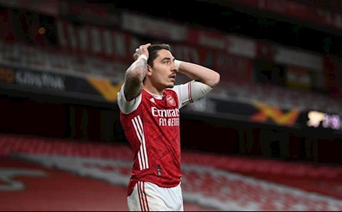 Sao Arsenal thừa nhận cứ chấn thương là thèm rượu bia