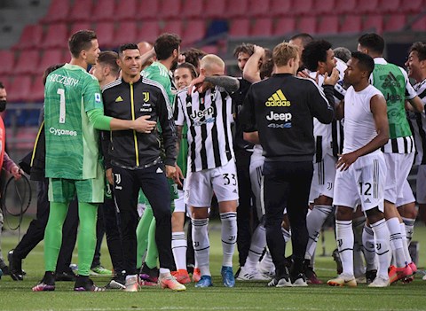 Hủy diệt Bologna, Juventus lách qua khe cửa hẹp để vào Top 4 chung cuộc